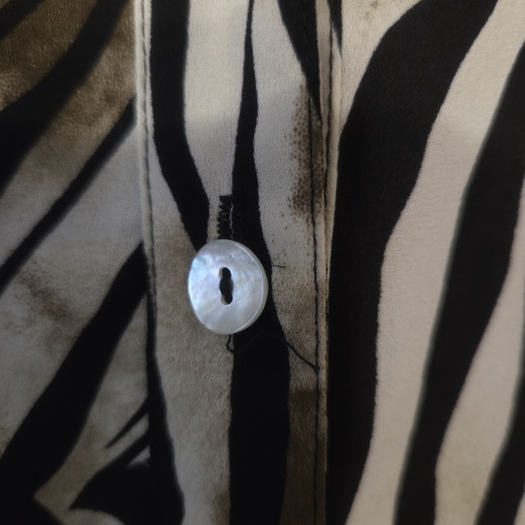 Chico's Women's Brown Zebra Print Tie Long Sleeve Blouse XL - Picture 4 of 8